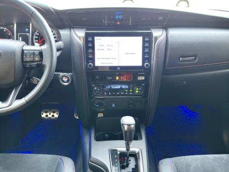 TOYOTA Hilux SW4 2.8 4P SRX 4X4 DIAMOND 7 LUGARES TURBO DIESEL AUTOMTICO, Foto 15