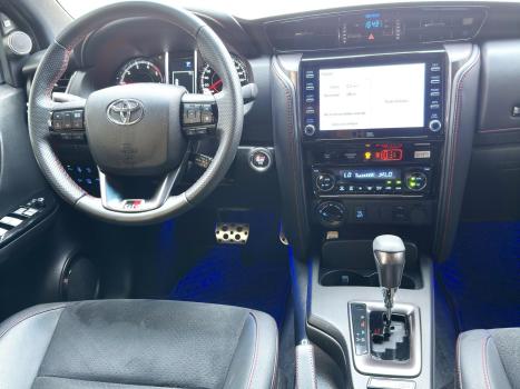 TOYOTA Hilux SW4 2.8 4P SRX 4X4 DIAMOND 7 LUGARES TURBO DIESEL AUTOMTICO, Foto 16