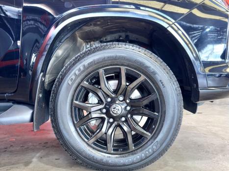 TOYOTA Hilux SW4 2.8 4P SRX 4X4 DIAMOND 7 LUGARES TURBO DIESEL AUTOMTICO, Foto 26