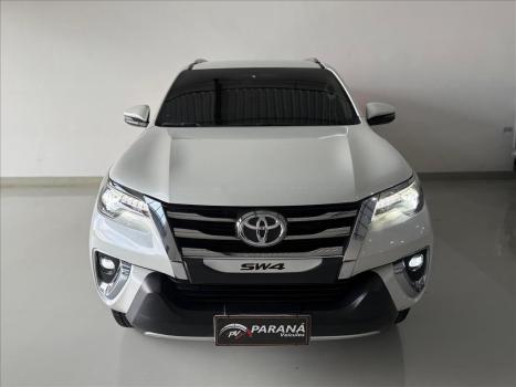 TOYOTA Hilux SW4 2.8 4P SRX 4X4 DIAMOND 7 LUGARES TURBO DIESEL AUTOMTICO, Foto 2
