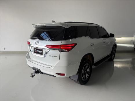 TOYOTA Hilux SW4 2.8 4P SRX 4X4 DIAMOND 7 LUGARES TURBO DIESEL AUTOMTICO, Foto 3