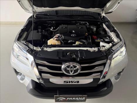 TOYOTA Hilux SW4 2.8 4P SRX 4X4 DIAMOND 7 LUGARES TURBO DIESEL AUTOMTICO, Foto 7