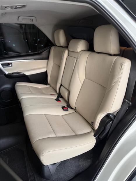 TOYOTA Hilux SW4 2.8 4P SRX 4X4 DIAMOND 7 LUGARES TURBO DIESEL AUTOMTICO, Foto 9