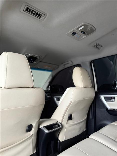 TOYOTA Hilux SW4 2.8 4P SRX 4X4 DIAMOND 7 LUGARES TURBO DIESEL AUTOMTICO, Foto 12