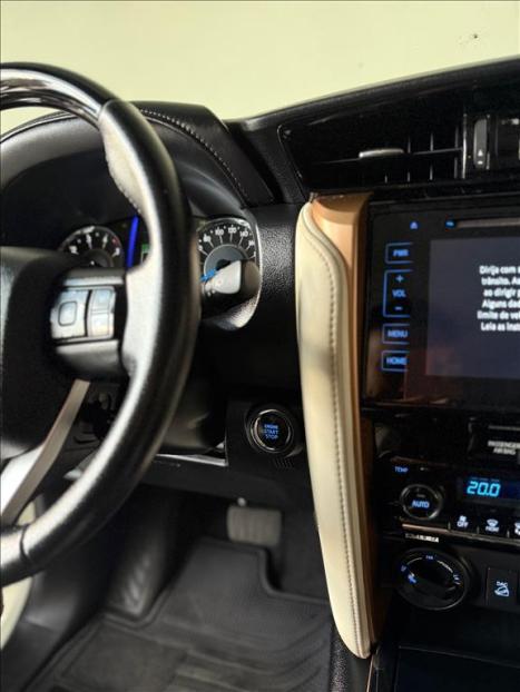 TOYOTA Hilux SW4 2.8 4P SRX 4X4 DIAMOND 7 LUGARES TURBO DIESEL AUTOMTICO, Foto 13