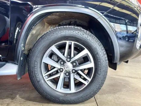 TOYOTA Hilux SW4 2.8 16V 4P SRX 4X4 7 LUGARES TURBO DIESEL AUTOM�TICO, Foto 6