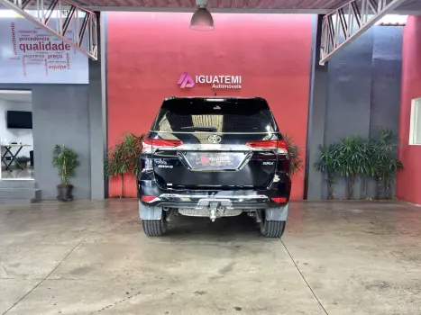 TOYOTA Hilux SW4 2.8 16V 4P SRX 4X4 7 LUGARES TURBO DIESEL AUTOM�TICO, Foto 9