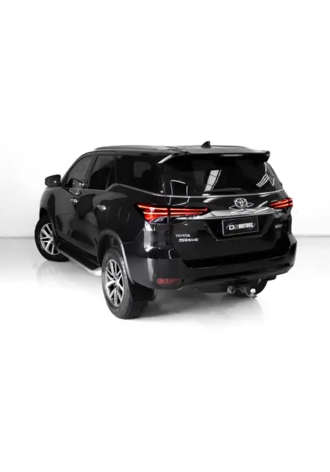 TOYOTA Hilux SW4 2.8 4P SRX 4X4 TURBO DIESEL AUTOM�TICO, Foto 4