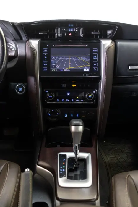 TOYOTA Hilux SW4 2.8 4P SRX 4X4 TURBO DIESEL AUTOM�TICO, Foto 8