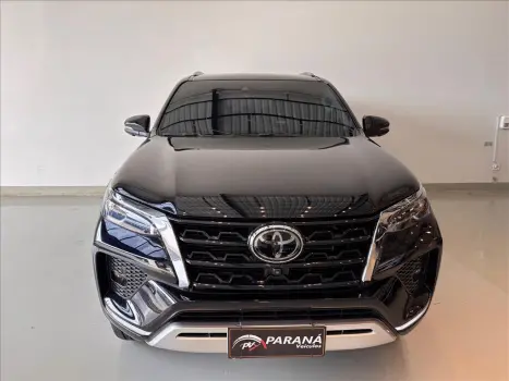 TOYOTA Hilux SW4 2.8 4P SRX 4X4 TURBO DIESEL AUTOM�TICO, Foto 2