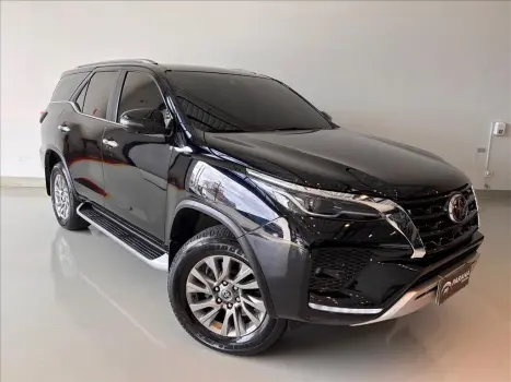 TOYOTA Hilux SW4 2.8 4P SRX 4X4 TURBO DIESEL AUTOM�TICO, Foto 3