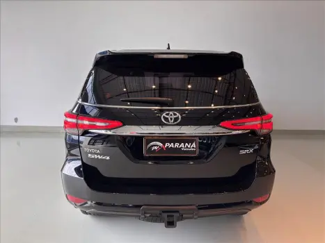 TOYOTA Hilux SW4 2.8 4P SRX 4X4 TURBO DIESEL AUTOM�TICO, Foto 5