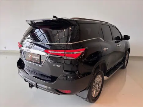 TOYOTA Hilux SW4 2.8 4P SRX 4X4 TURBO DIESEL AUTOM�TICO, Foto 6