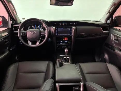 TOYOTA Hilux SW4 2.8 4P SRX 4X4 TURBO DIESEL AUTOM�TICO, Foto 7