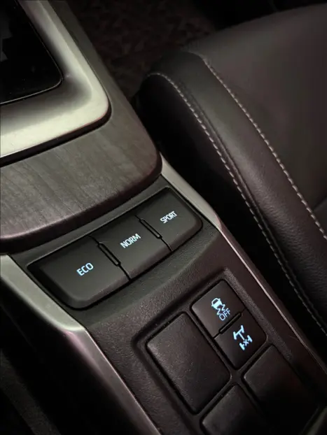 TOYOTA Hilux SW4 2.8 4P SRX 4X4 TURBO DIESEL AUTOM�TICO, Foto 12