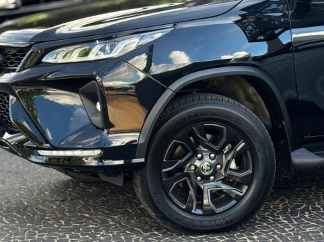 TOYOTA Hilux SW4 2.8 4P SRX 4X4 DIAMOND 7 LUGARES TURBO DIESEL AUTOM�TICO, Foto 2