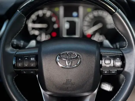 TOYOTA Hilux SW4 2.8 4P SRX 4X4 DIAMOND 7 LUGARES TURBO DIESEL AUTOM�TICO, Foto 13