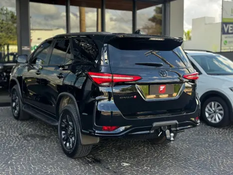 TOYOTA Hilux SW4 2.8 4P SRX 4X4 DIAMOND 7 LUGARES TURBO DIESEL AUTOM�TICO, Foto 17