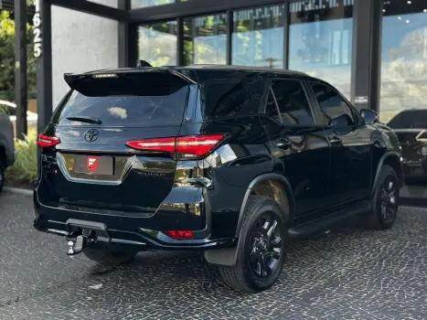 TOYOTA Hilux SW4 2.8 4P SRX 4X4 DIAMOND 7 LUGARES TURBO DIESEL AUTOM�TICO, Foto 18