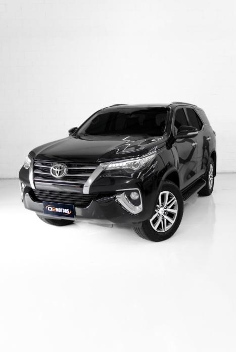 TOYOTA Hilux SW4 2.8 4P SRX 4X4 TURBO DIESEL AUTOM�TICO, Foto 1