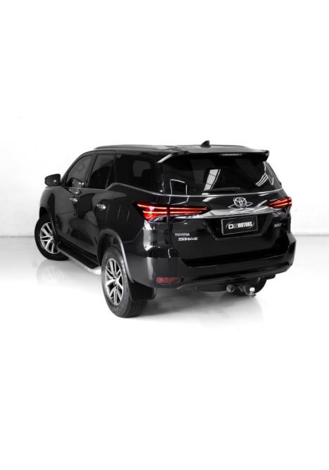 TOYOTA Hilux SW4 2.8 4P SRX 4X4 TURBO DIESEL AUTOM�TICO, Foto 4