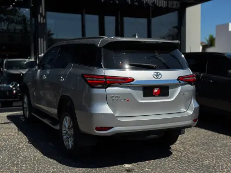 TOYOTA Hilux SW4 2.8 16V 4P GR-S 7 LUGARES 4X4 TURBO DIESEL AUTOM�TICO, Foto 5