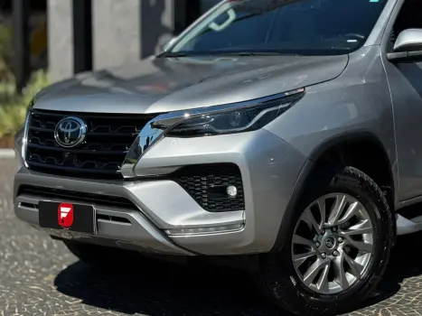 TOYOTA Hilux SW4 2.8 16V 4P GR-S 7 LUGARES 4X4 TURBO DIESEL AUTOM�TICO, Foto 6