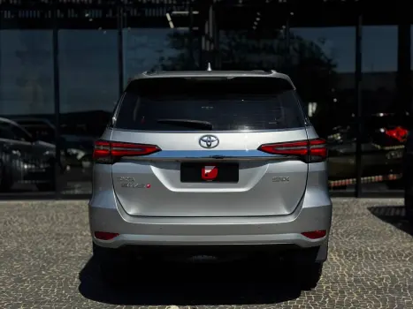 TOYOTA Hilux SW4 2.8 16V 4P GR-S 7 LUGARES 4X4 TURBO DIESEL AUTOM�TICO, Foto 7