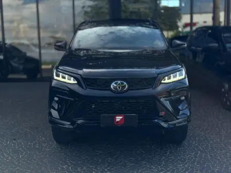 TOYOTA Hilux SW4 2.8 16V 4P GR-S 7 LUGARES 4X4 TURBO DIESEL AUTOM�TICO, Foto 2