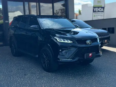 TOYOTA Hilux SW4 2.8 16V 4P GR-S 7 LUGARES 4X4 TURBO DIESEL AUTOM�TICO, Foto 3