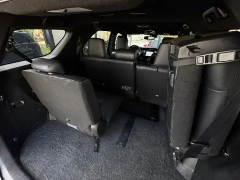 TOYOTA Hilux SW4 2.8 16V 4P GR-S 7 LUGARES 4X4 TURBO DIESEL AUTOM�TICO, Foto 17