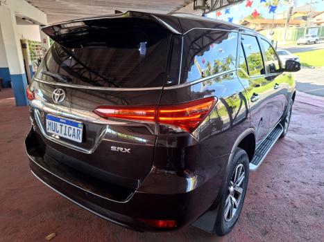 TOYOTA Hilux SW4 2.8 16V 4P SRX 4X4 7 LUGARES TURBO DIESEL AUTOM�TICO, Foto 4