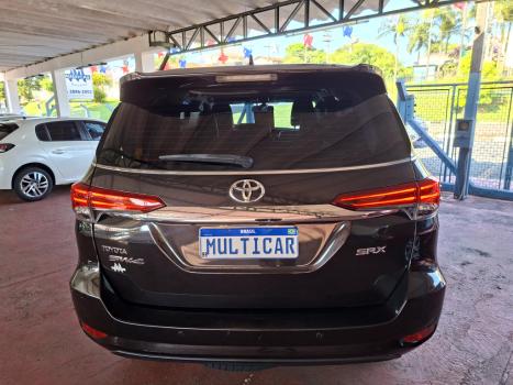 TOYOTA Hilux SW4 2.8 16V 4P SRX 4X4 7 LUGARES TURBO DIESEL AUTOM�TICO, Foto 5