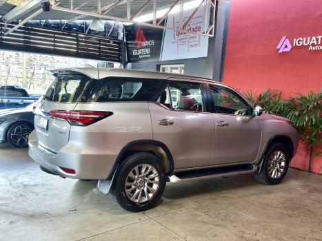 TOYOTA Hilux SW4 2.8 4P SRX 4X4 TURBO DIESEL AUTOM�TICO, Foto 2