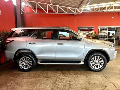 TOYOTA Hilux SW4 2.8 4P SRX 4X4 TURBO DIESEL AUTOM�TICO, Foto 8