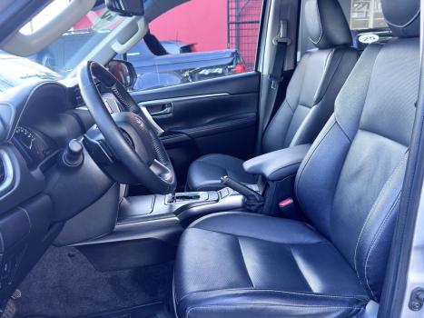 TOYOTA Hilux SW4 2.8 4P SRX 4X4 TURBO DIESEL AUTOM�TICO, Foto 11