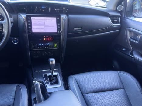 TOYOTA Hilux SW4 2.8 4P SRX 4X4 TURBO DIESEL AUTOM�TICO, Foto 18