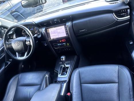 TOYOTA Hilux SW4 2.8 4P SRX 4X4 TURBO DIESEL AUTOM�TICO, Foto 22