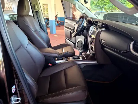 TOYOTA Hilux SW4 2.8 16V 4P SRX 4X4 7 LUGARES TURBO DIESEL AUTOM�TICO, Foto 11