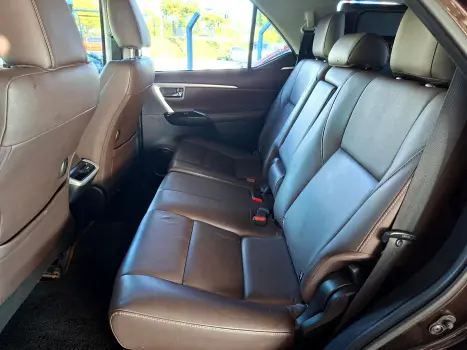 TOYOTA Hilux SW4 2.8 16V 4P SRX 4X4 7 LUGARES TURBO DIESEL AUTOM�TICO, Foto 12