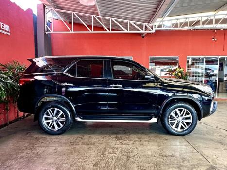 TOYOTA Hilux SW4 2.8 16V 4P GR-S 7 LUGARES 4X4 TURBO DIESEL AUTOM�TICO, Foto 5