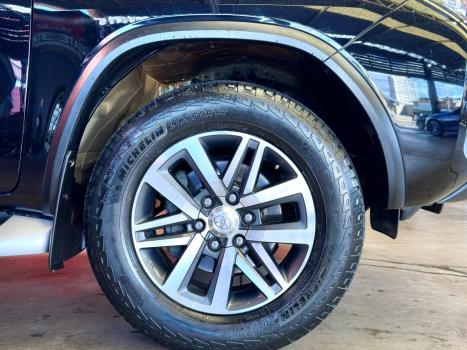 TOYOTA Hilux SW4 2.8 16V 4P GR-S 7 LUGARES 4X4 TURBO DIESEL AUTOM�TICO, Foto 6