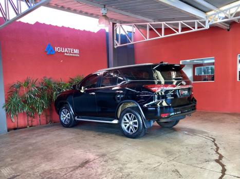 TOYOTA Hilux SW4 2.8 16V 4P GR-S 7 LUGARES 4X4 TURBO DIESEL AUTOM�TICO, Foto 7