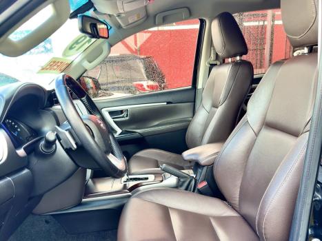 TOYOTA Hilux SW4 2.8 16V 4P GR-S 7 LUGARES 4X4 TURBO DIESEL AUTOM�TICO, Foto 9