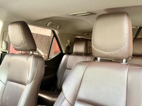 TOYOTA Hilux SW4 2.8 16V 4P GR-S 7 LUGARES 4X4 TURBO DIESEL AUTOM�TICO, Foto 10