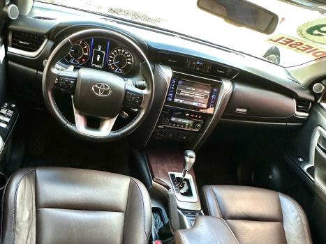 TOYOTA Hilux SW4 2.8 16V 4P GR-S 7 LUGARES 4X4 TURBO DIESEL AUTOM�TICO, Foto 11