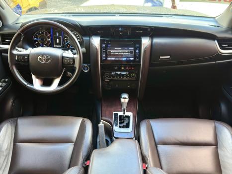 TOYOTA Hilux SW4 2.8 16V 4P GR-S 7 LUGARES 4X4 TURBO DIESEL AUTOM�TICO, Foto 12