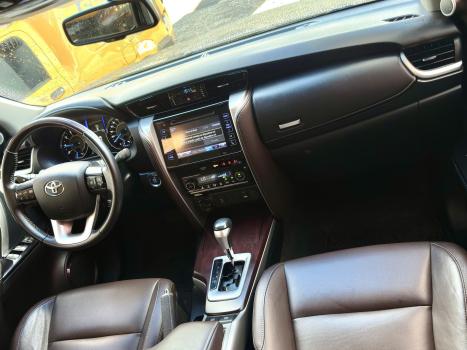 TOYOTA Hilux SW4 2.8 16V 4P GR-S 7 LUGARES 4X4 TURBO DIESEL AUTOM�TICO, Foto 13