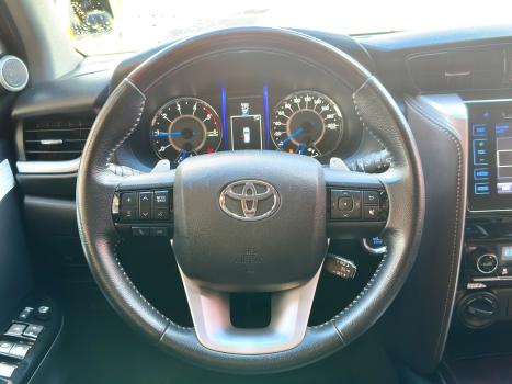 TOYOTA Hilux SW4 2.8 16V 4P GR-S 7 LUGARES 4X4 TURBO DIESEL AUTOM�TICO, Foto 18