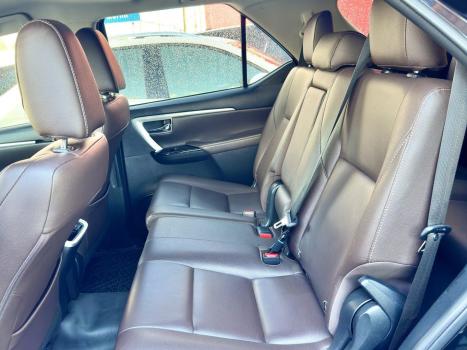 TOYOTA Hilux SW4 2.8 16V 4P GR-S 7 LUGARES 4X4 TURBO DIESEL AUTOM�TICO, Foto 20